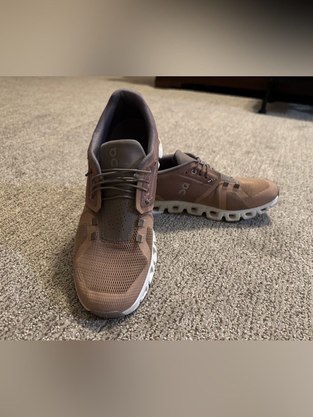 On Running Women’s Cloud 5 Sneakers in rust and gray 10M - Picture 2 of 6